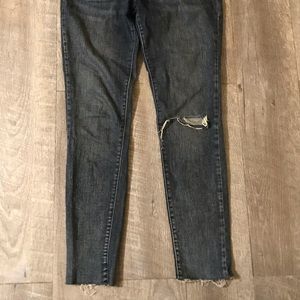 Black tag Levi’s skinny size 27